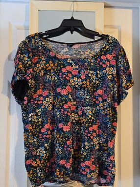 torrid Navy Floral Scoop Neck Short Sleeve Tee
